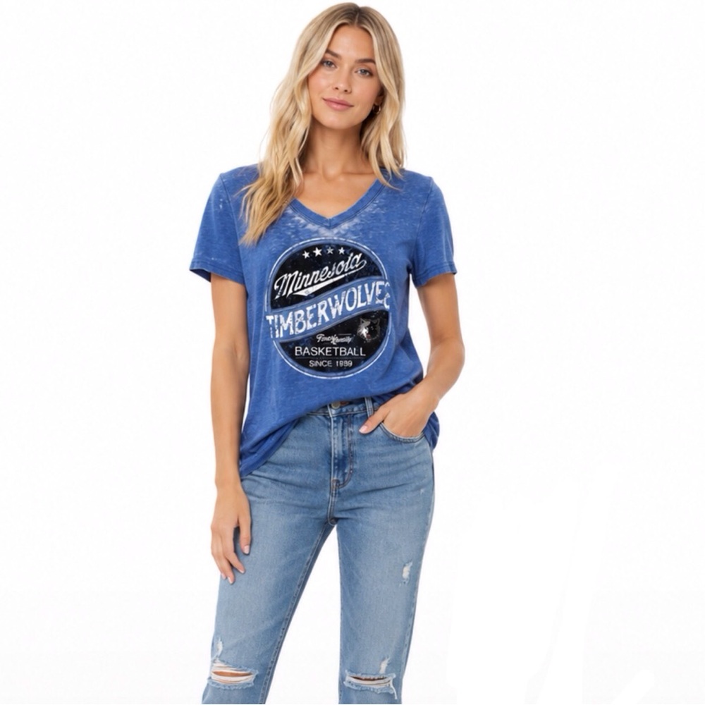 Minnesota Timberwolves Womens T Shirt Size Large Blue Distressed Top and Logo